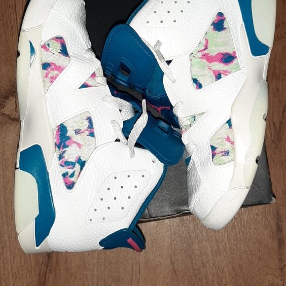 Jordan's 6 size 1 kids - Picture 3 of 6